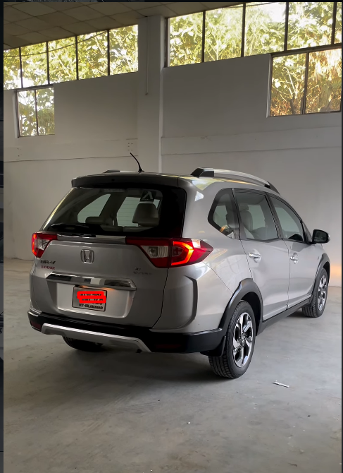 FixMyVehicle spacious warehouse floor for large vehicle repairs in Islamabad